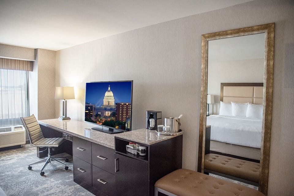 Premier Room, 1 King Bed | Premium bedding, in-room safe, desk, blackout drapes