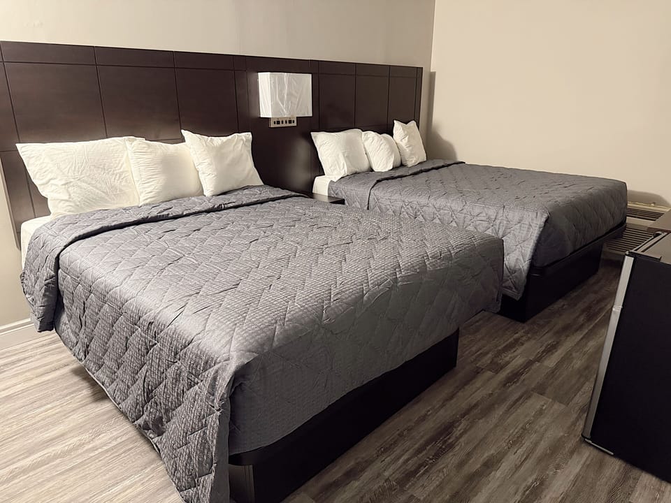 Double Room, 2 Double Beds | Desk, free WiFi, bed sheets