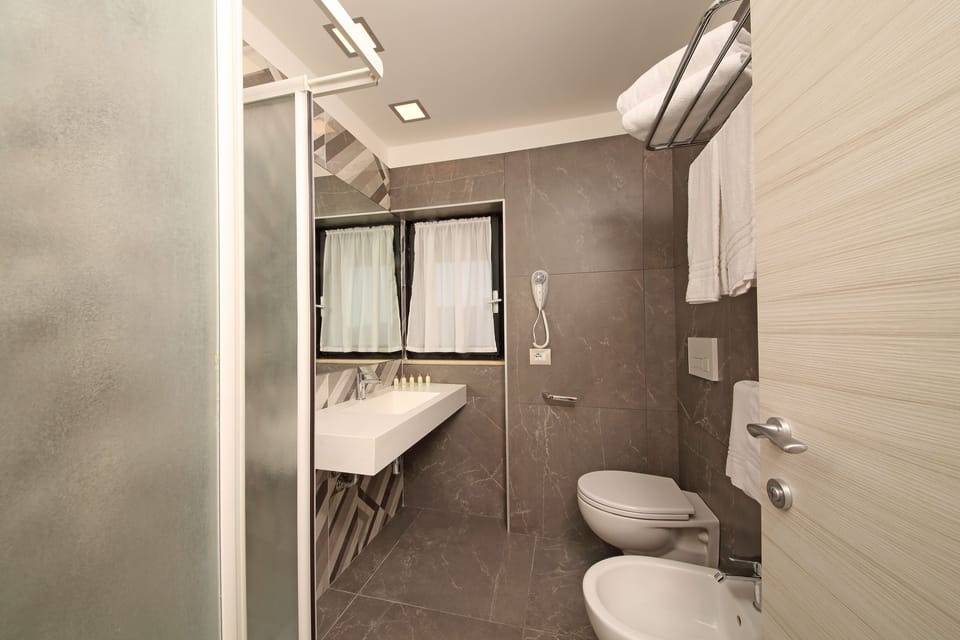 Shower, hair dryer, towels, shampoo