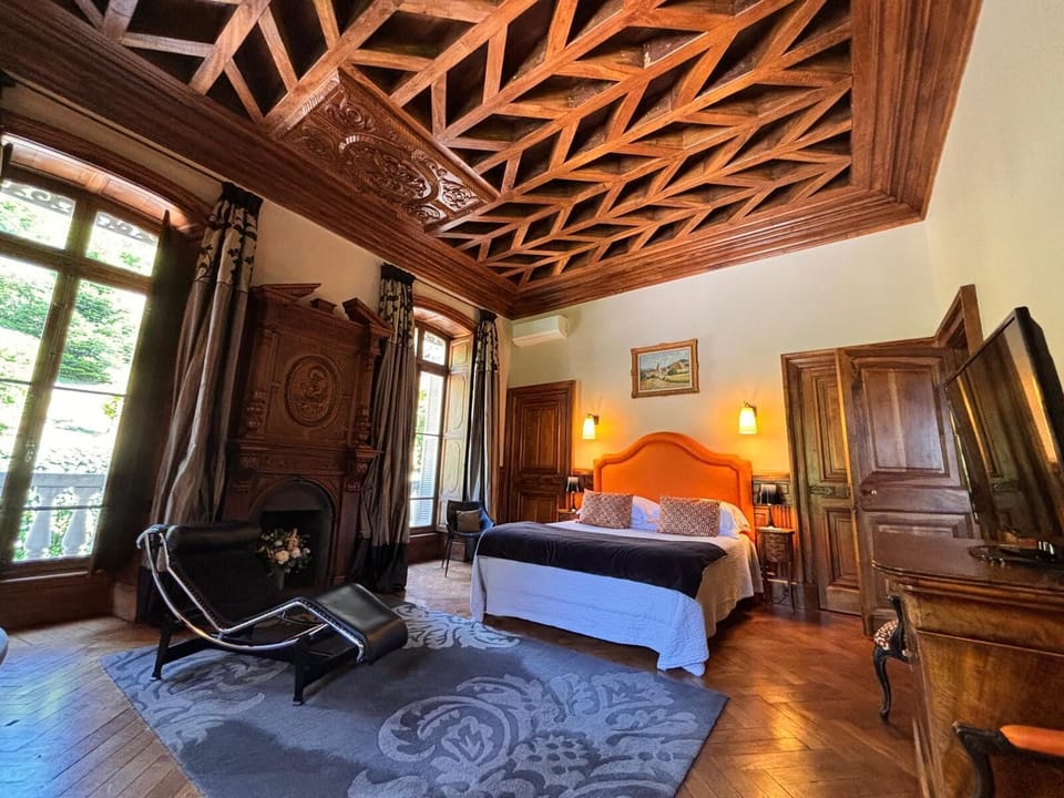 Suite (Marie-Antoinette) | Premium bedding, minibar, rollaway beds, free WiFi