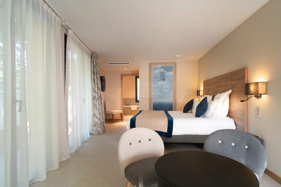Minibar, in-room safe, individually decorated, individually furnished