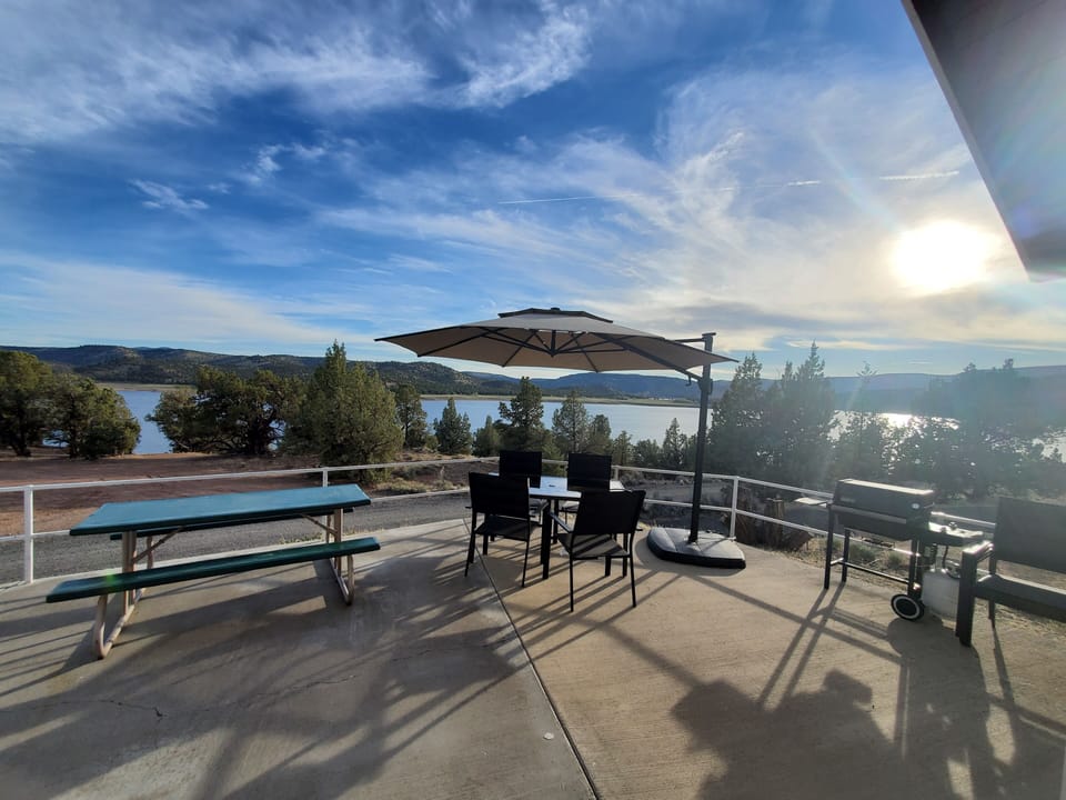 Front patio, picnic table, glass top table , BBQ, glass table/chairs