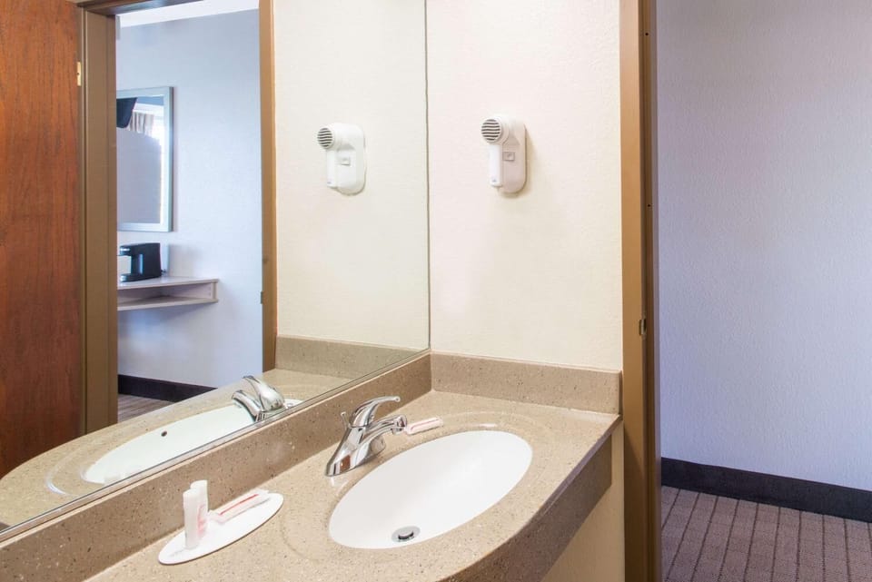 Microtel Inn & Suites by Wyndham Seneca Falls Hotel in Finger Lakes