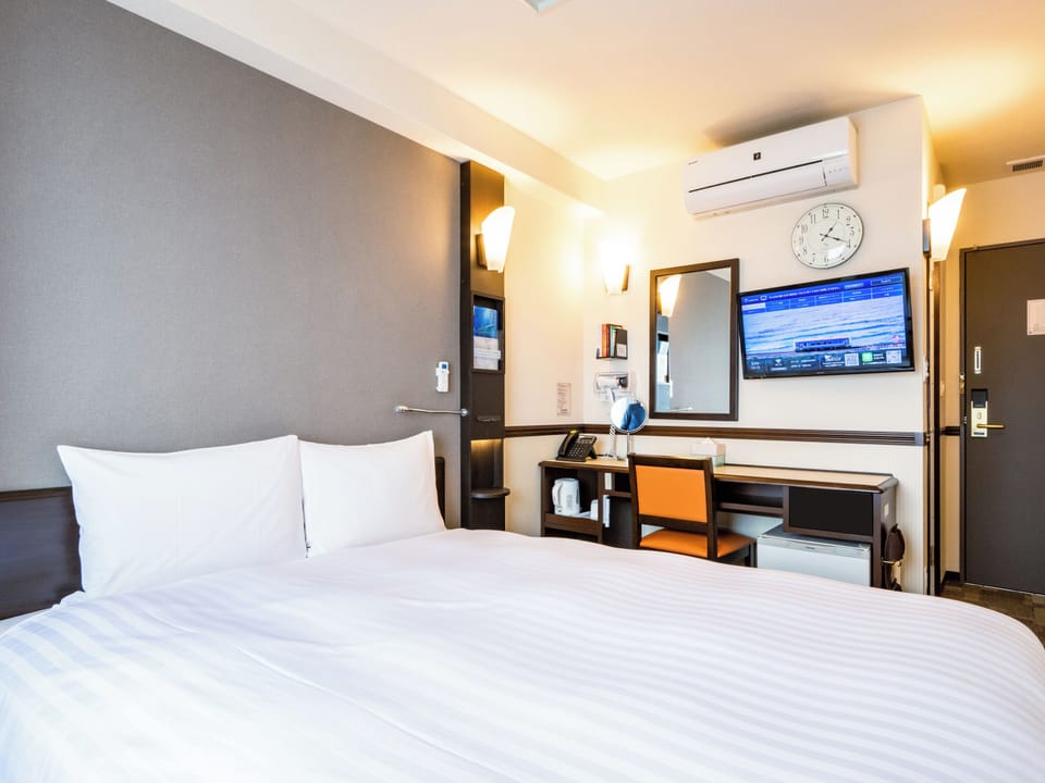 1 bedroom, desk, blackout drapes, free WiFi