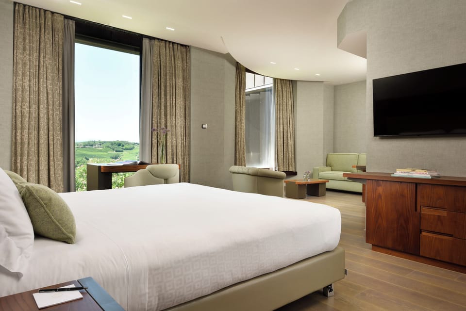 Junior Double or Twin Room | Premium bedding, Select Comfort beds, minibar, in-room safe