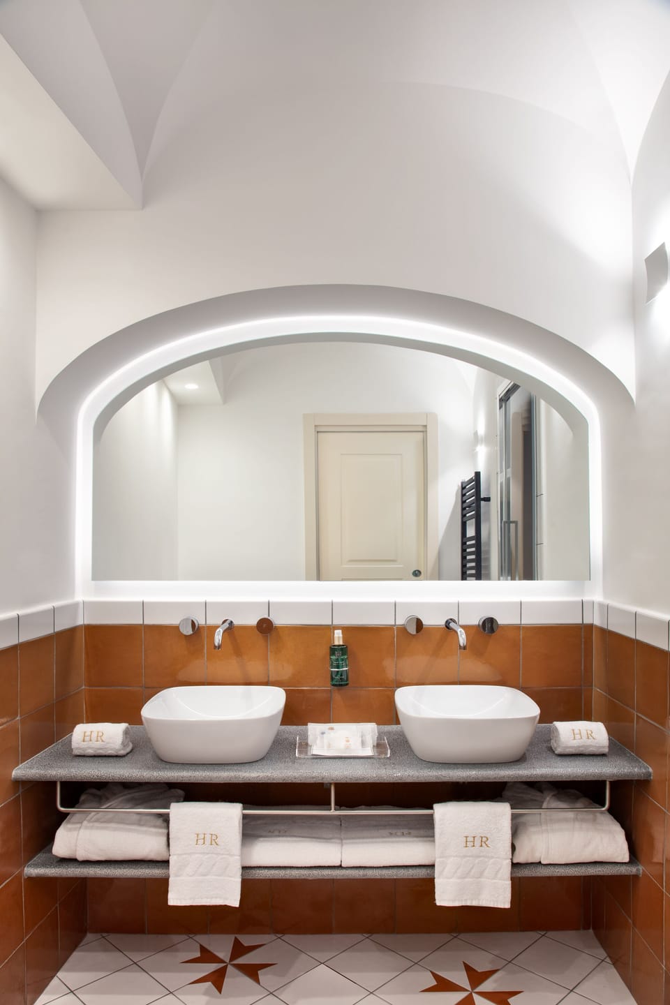 Deluxe Double or Twin Room, City View | Bathroom | Free toiletries, hair dryer, bathrobes, bidet