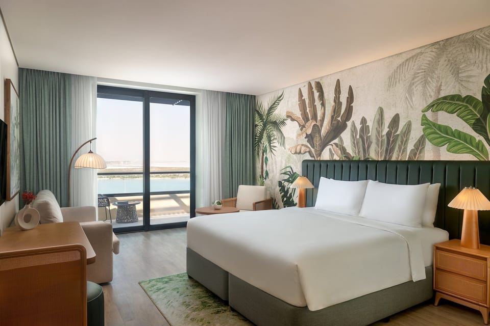 1 King Deluxe Sea View Balcony Theme Park Access | Premium bedding, minibar, in-room safe, individually decorated