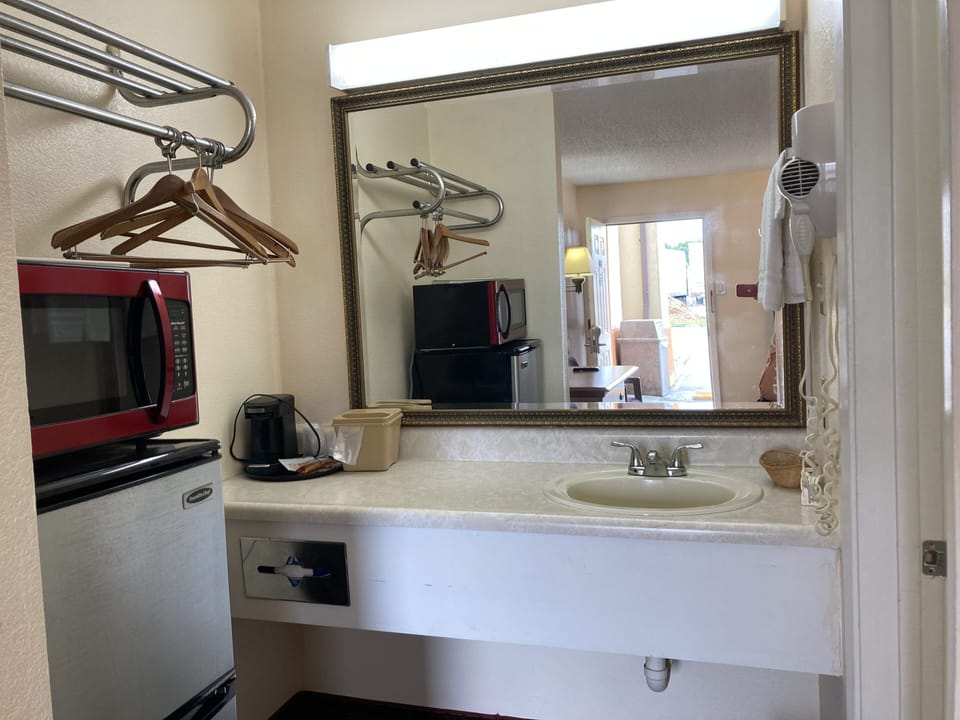 Standard Room, 1 Double Bed (1 double bed) | Bathroom | Combined shower/tub, free toiletries, hair dryer, towels
