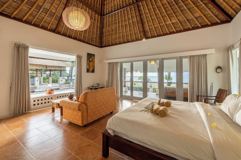 Family Villa | Minibar, in-room safe, desk, soundproofing