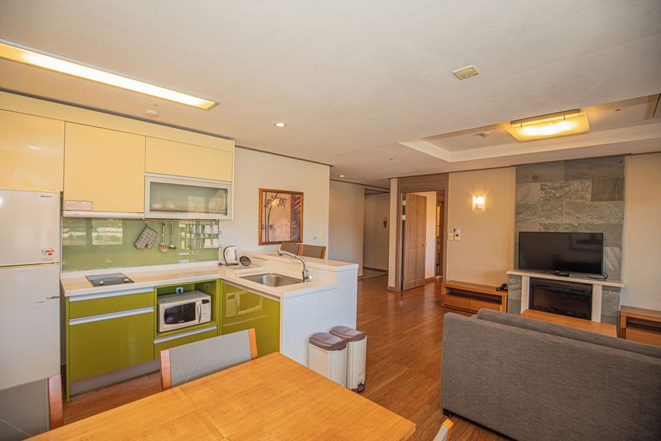 Full-size fridge, microwave, stovetop, electric kettle