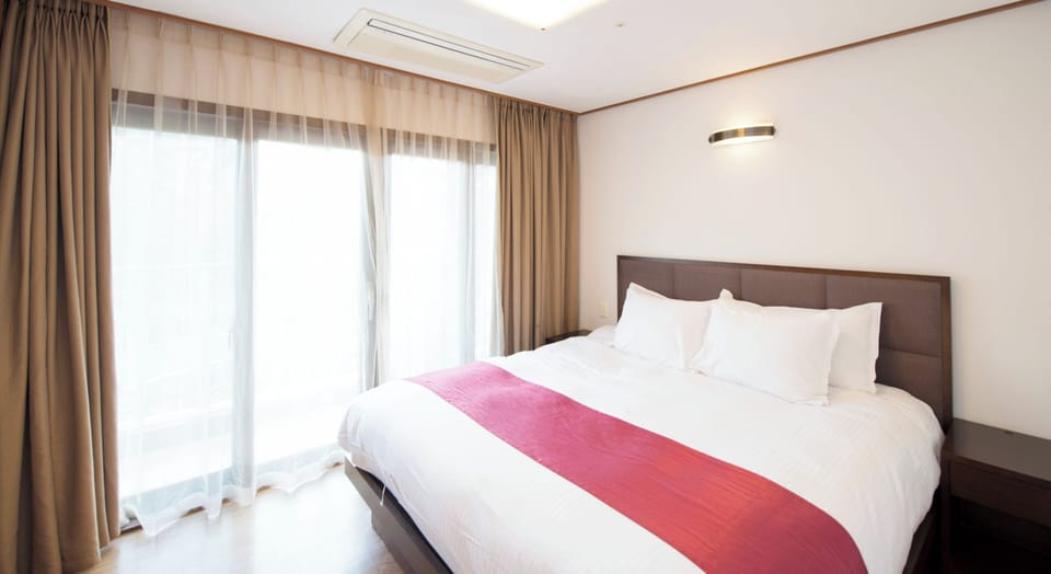In-room safe, individually decorated, iron/ironing board, free WiFi