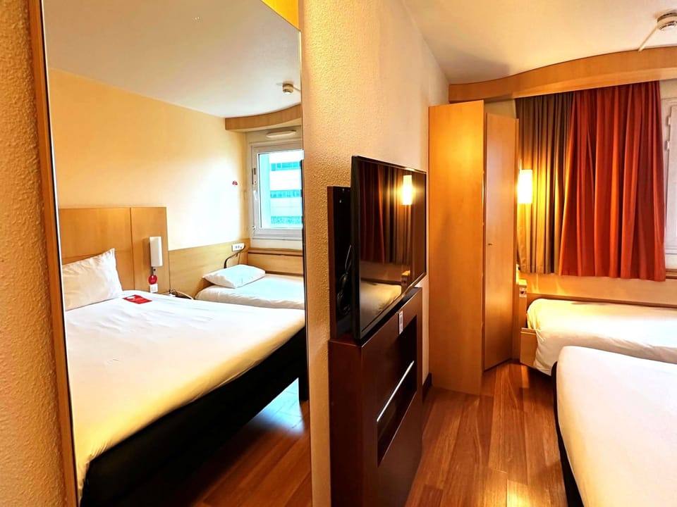 Standard Room, 1 Double Bed, Accessible (Accessible) | Desk, soundproofing, iron/ironing board, travel crib