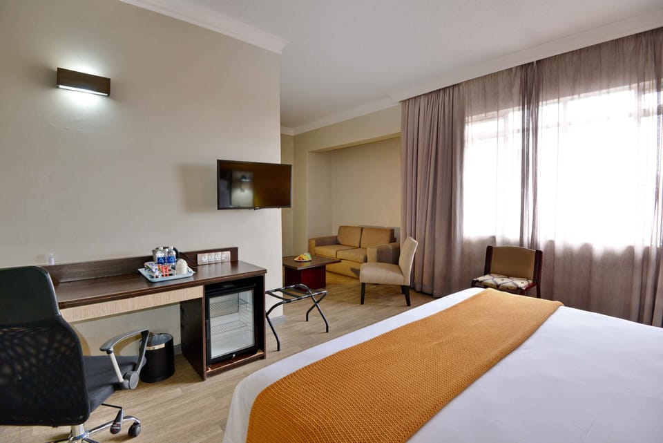 Suite, 1 Twin Bed, Garden View | In-room safe, desk, free WiFi, bed sheets