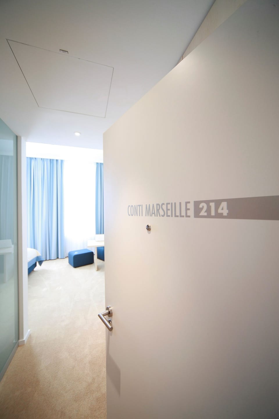 Hypo-allergenic bedding, down comforters, in-room safe