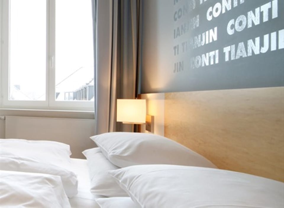 Premium Room, 1 King Bed, Courtyard Area | Hypo-allergenic bedding, down comforters, in-room safe