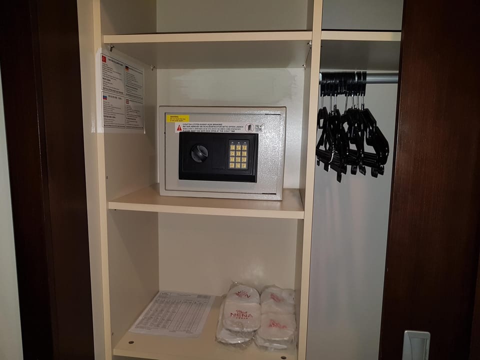 Family Room | Minibar, WiFi (free), bed sheets
