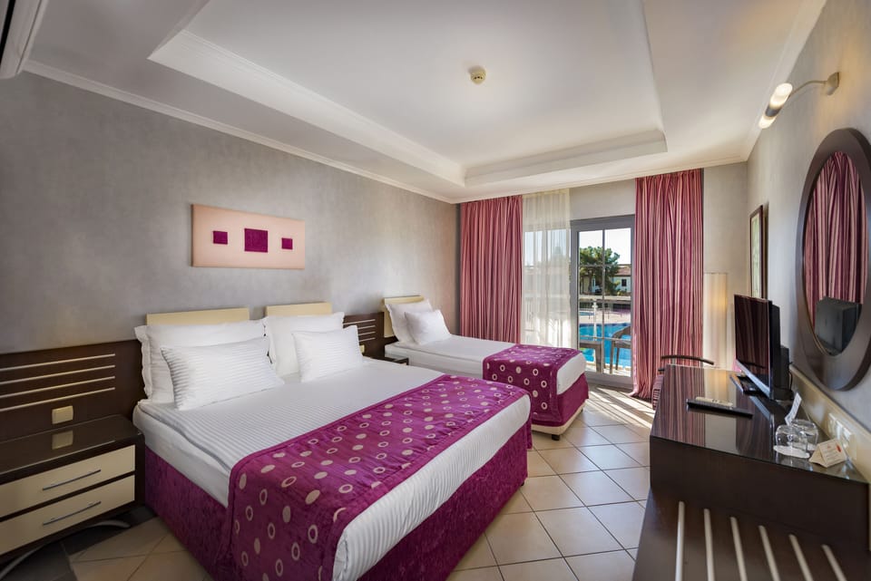 Minibar, WiFi (free), bed sheets