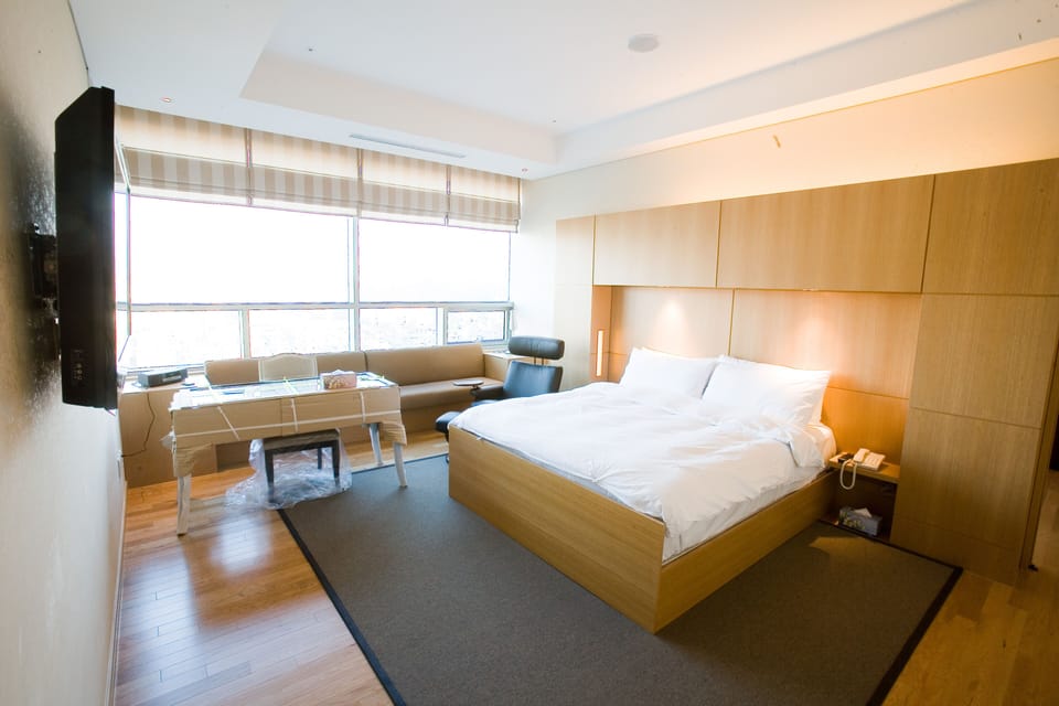 Grand Presidential Suite | Minibar, in-room safe, desk, blackout drapes