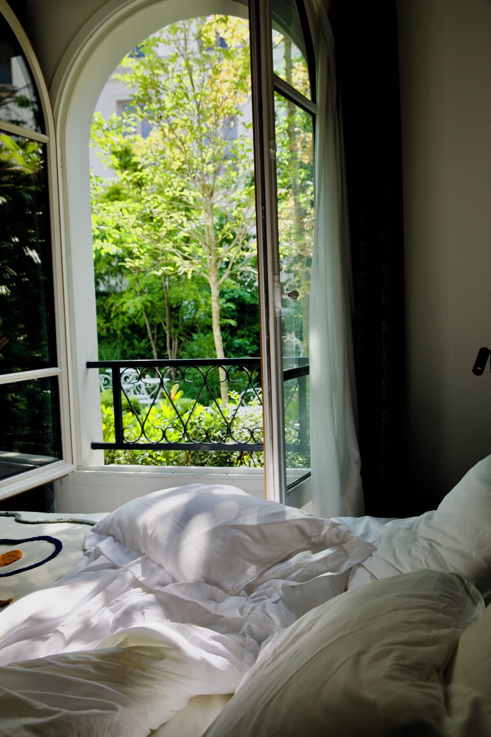 Chambre Classique Jardin | Minibar, in-room safe, desk, laptop workspace