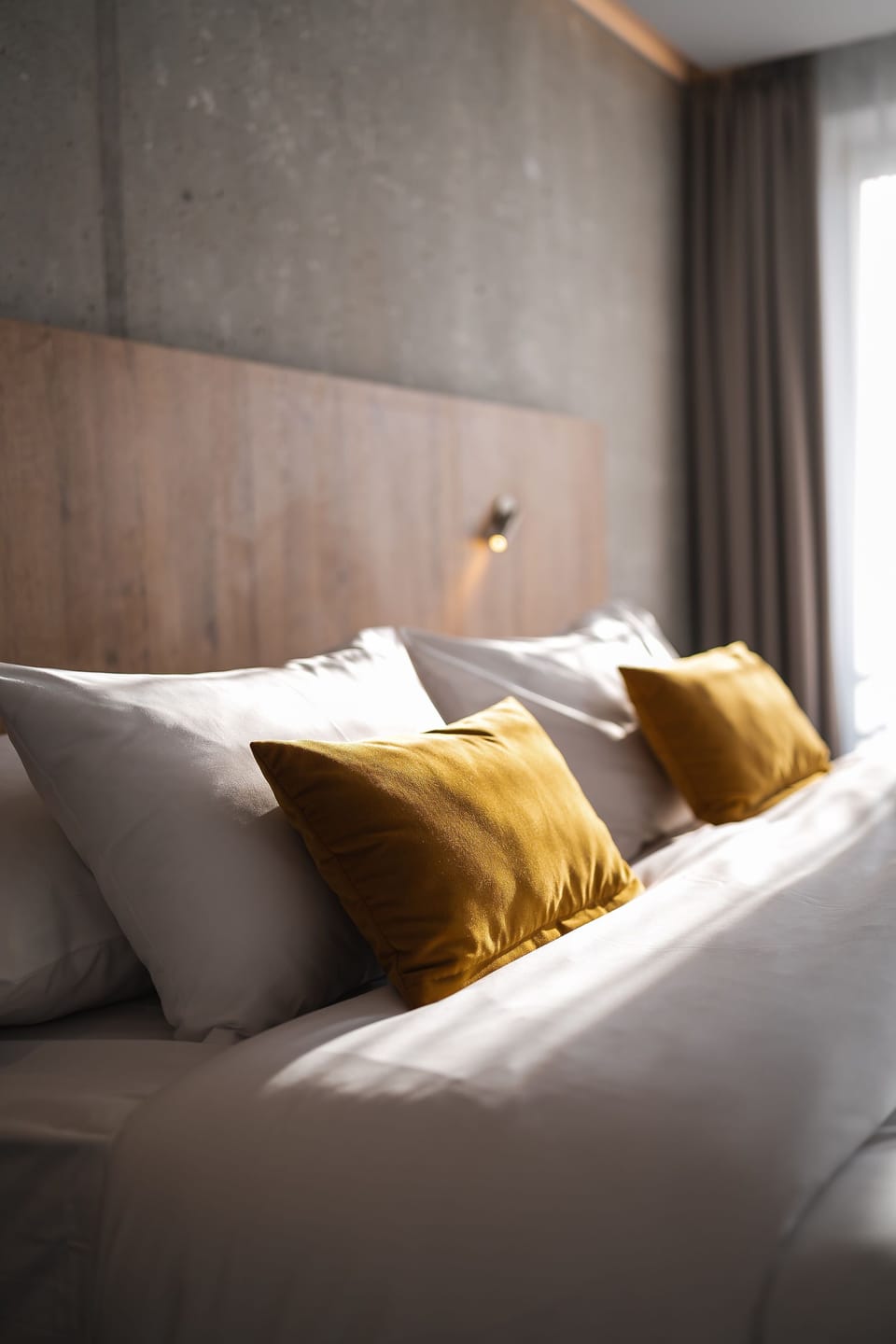 Deluxe Double or Twin Room | Hypo-allergenic bedding, in-room safe, laptop workspace, blackout drapes