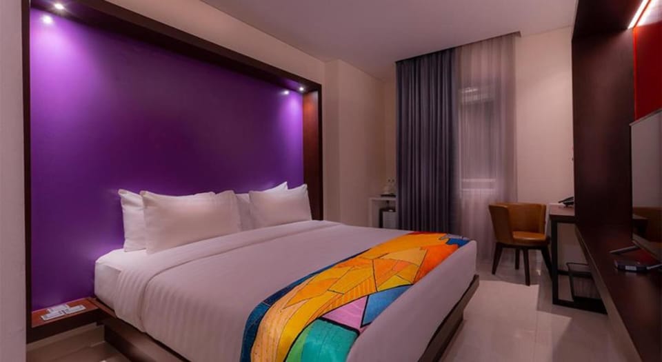Executive Room | Minibar, in-room safe, desk, free WiFi