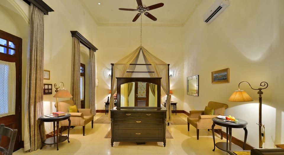 Palace Room, Room, 1 King Bed | Premium bedding, minibar, in-room safe, desk