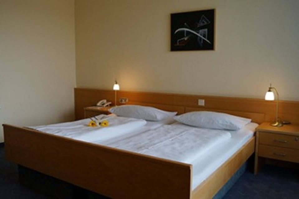 Basic Double Room, Balcony | In-room safe, desk, rollaway beds, free WiFi