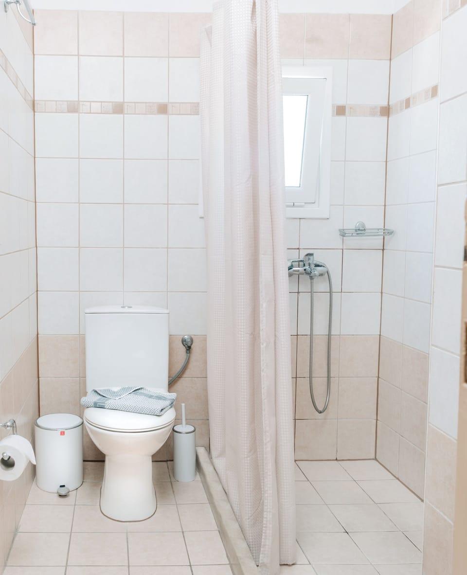 Shower, towels