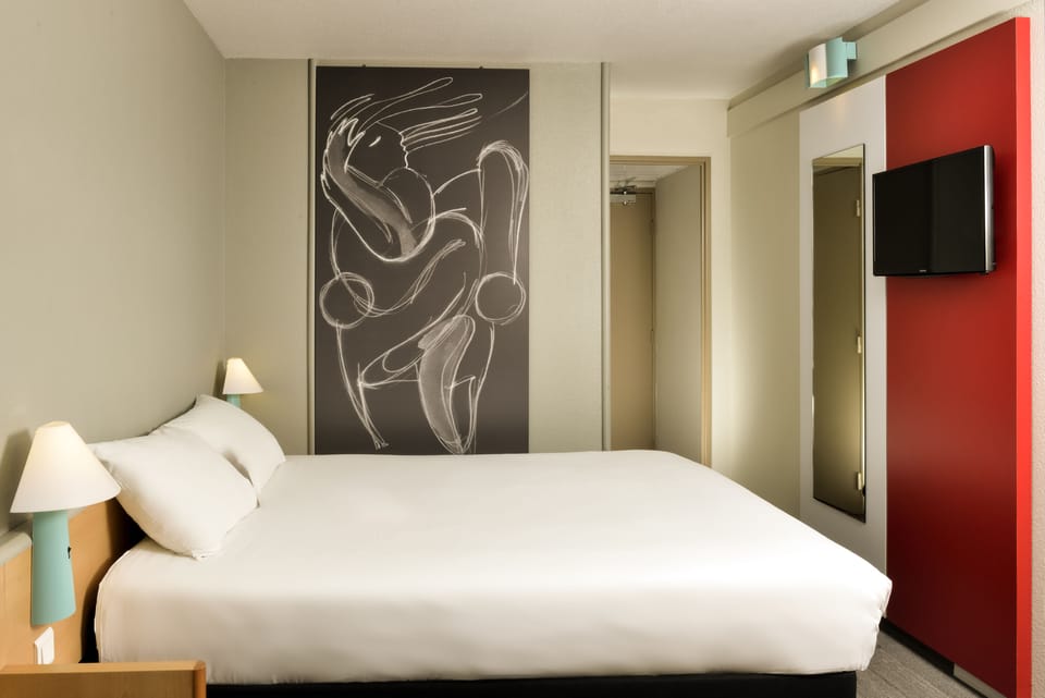 Standard Double Room, 1 Double Bed | In-room safe, individually furnished, desk, laptop workspace