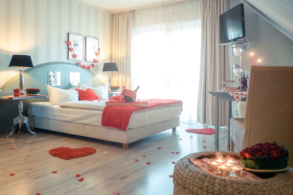 Standard Room, 2 Single Beds | In-room safe, desk, soundproofing, iron/ironing board