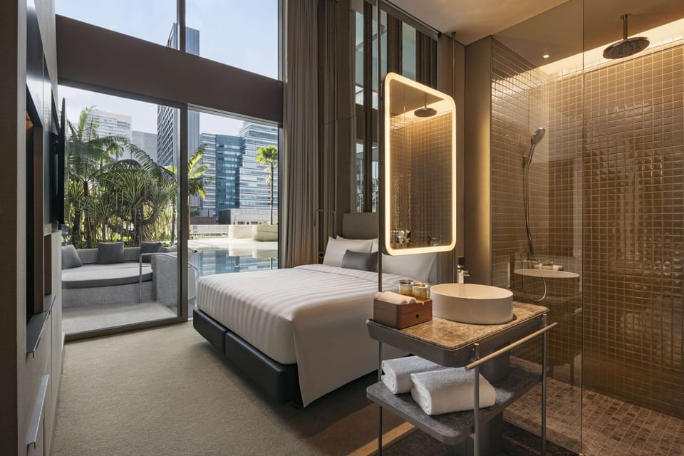 Beach Club Pool Access Loft | Hypo-allergenic bedding available, minibar, in-room safe, soundproofing