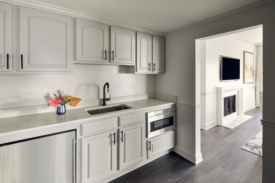 Belle Suite | 1 bedroom, premium bedding, down comforters, pillowtop beds