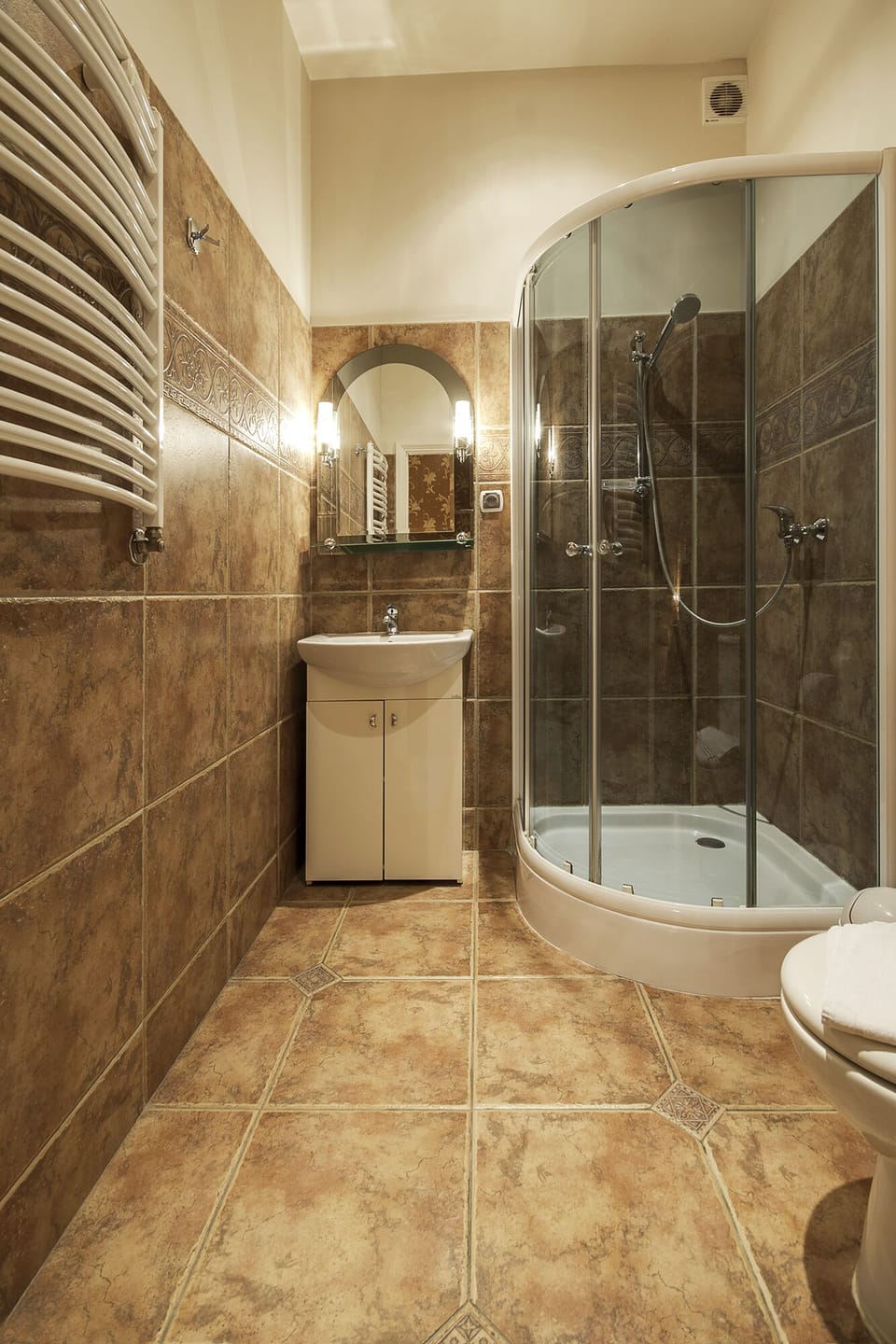 Shower, free toiletries, hair dryer, towels