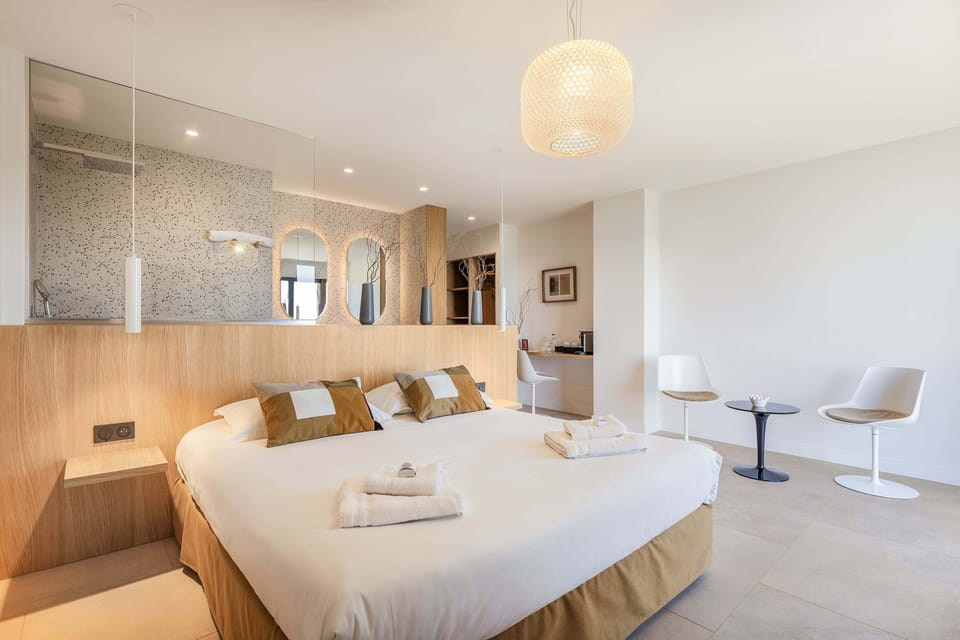 Executive Room | Premium bedding, minibar, in-room safe, desk