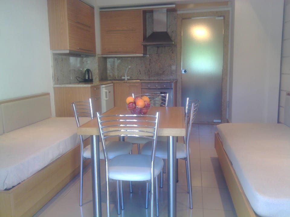 1 bedroom, Egyptian cotton sheets, premium bedding, Select Comfort beds