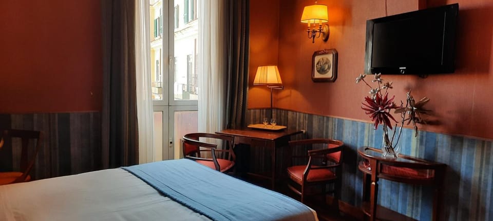 Pillowtop beds, minibar, desk, soundproofing