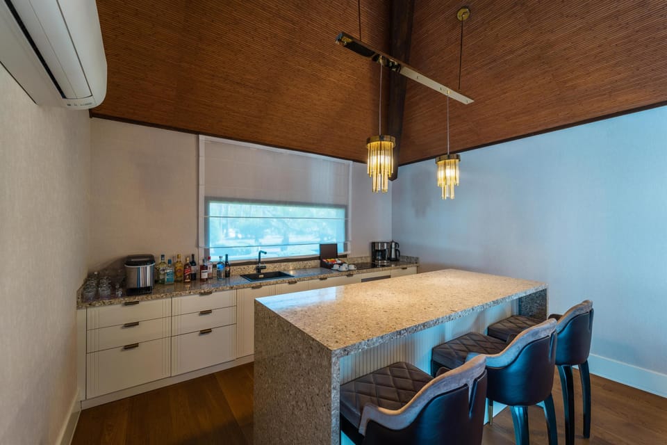 Minibar, in-room safe, individually furnished, desk