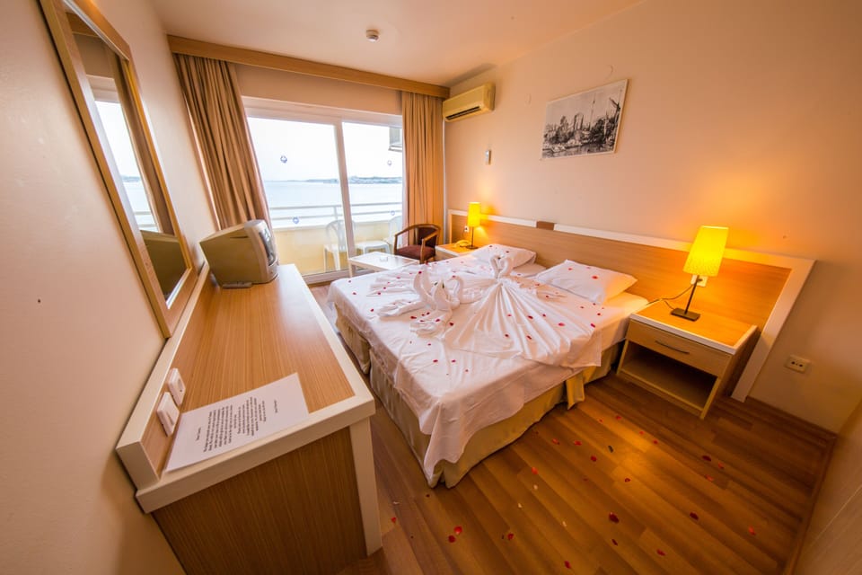 Pillowtop beds, minibar, in-room safe, blackout drapes