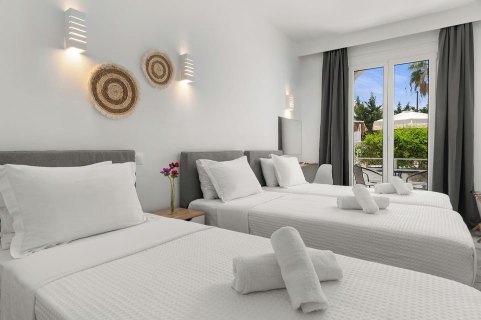 Classic Triple Room | In-room safe, soundproofing, iron/ironing board, free WiFi