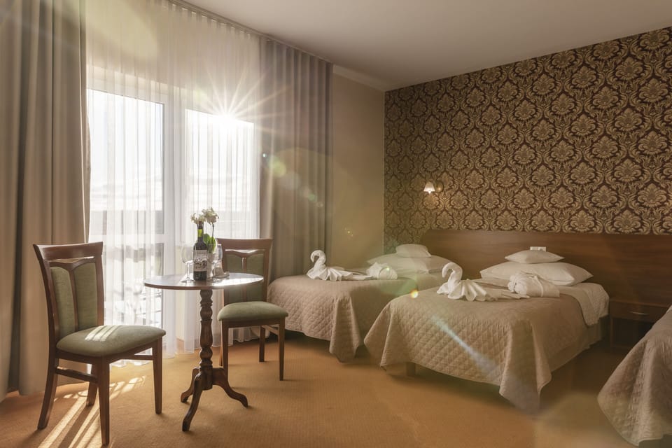 Deluxe Double Room | Living area | 32-inch LCD TV with satellite channels, TV