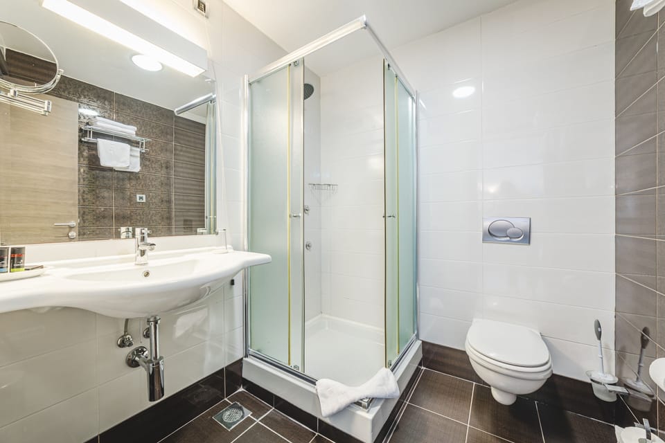Shower, free toiletries, hair dryer, towels