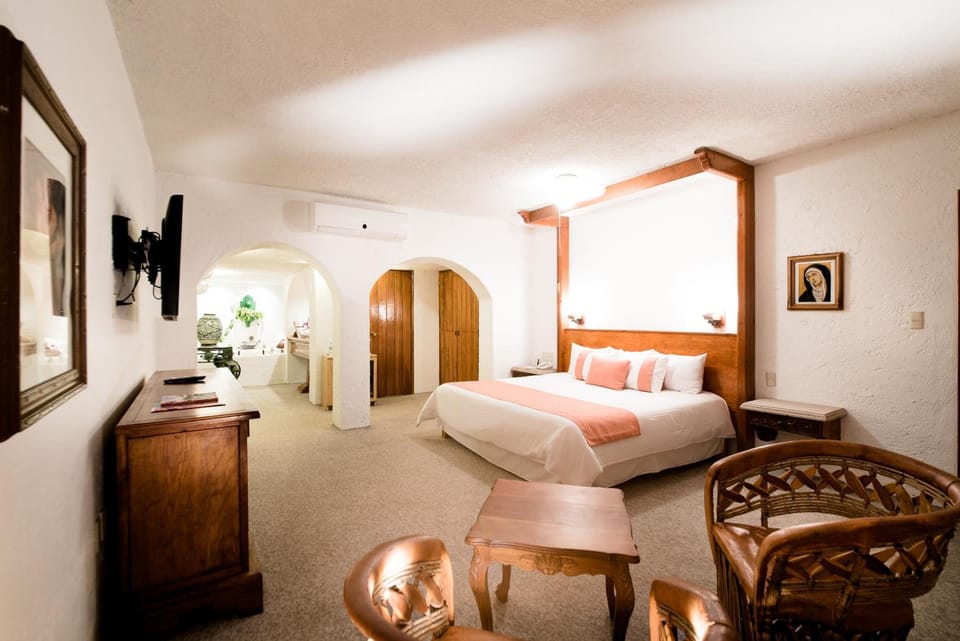 Premium bedding, down comforters, desk, laptop workspace