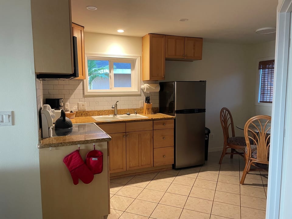Beach Cottage, 2 King Beds, Full Kitchen, Private Bathroom, Ocean View, Non Smoking | Private kitchen | Coffee/tea maker, shared microwave, cleaning supplies
