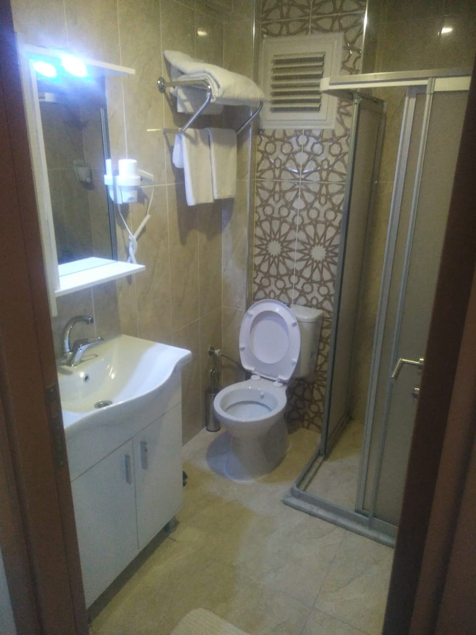 Standard Double Room | Bathroom | Shower, hair dryer, slippers, towels