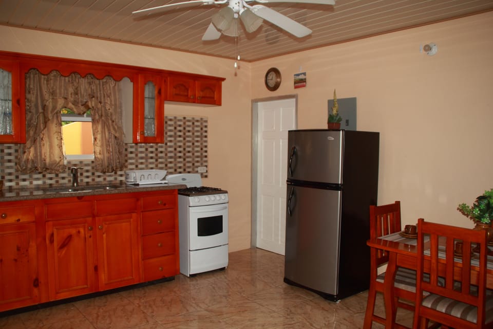 1 bedroom, premium bedding, iron/ironing board, WiFi (free)