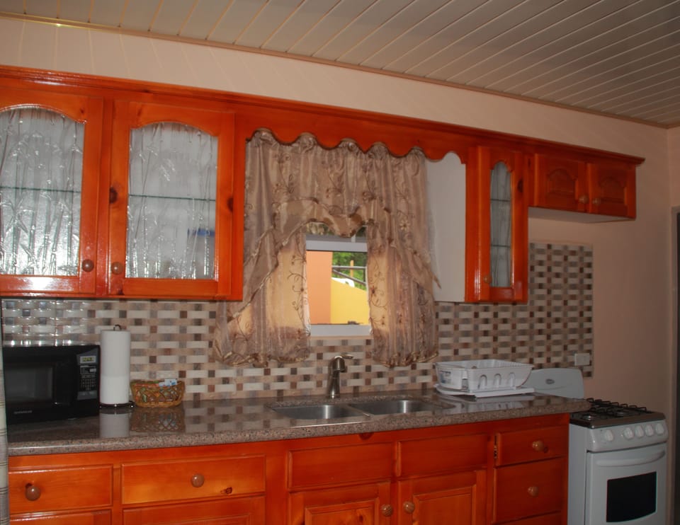 1 bedroom, premium bedding, iron/ironing board, WiFi (free)