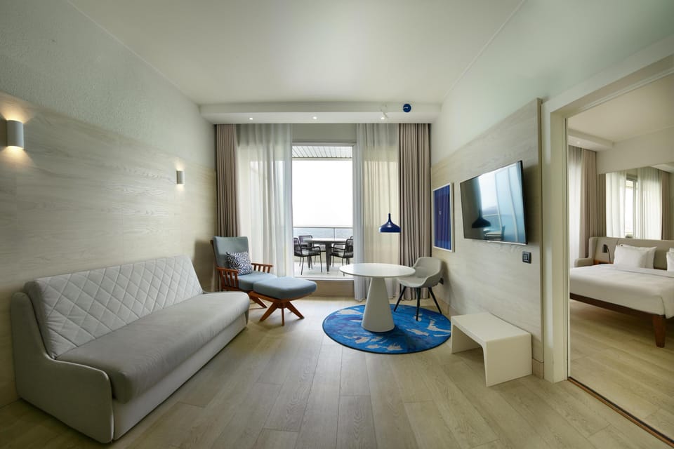 In-room safe, desk, laptop workspace, soundproofing