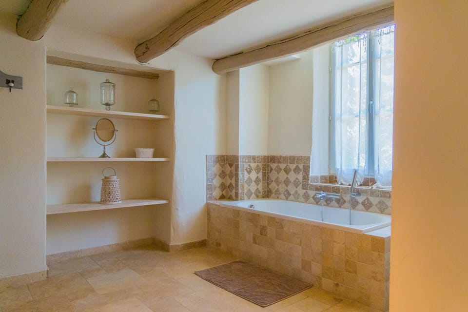 Villa | Bathroom | Shower, free toiletries, hair dryer, towels