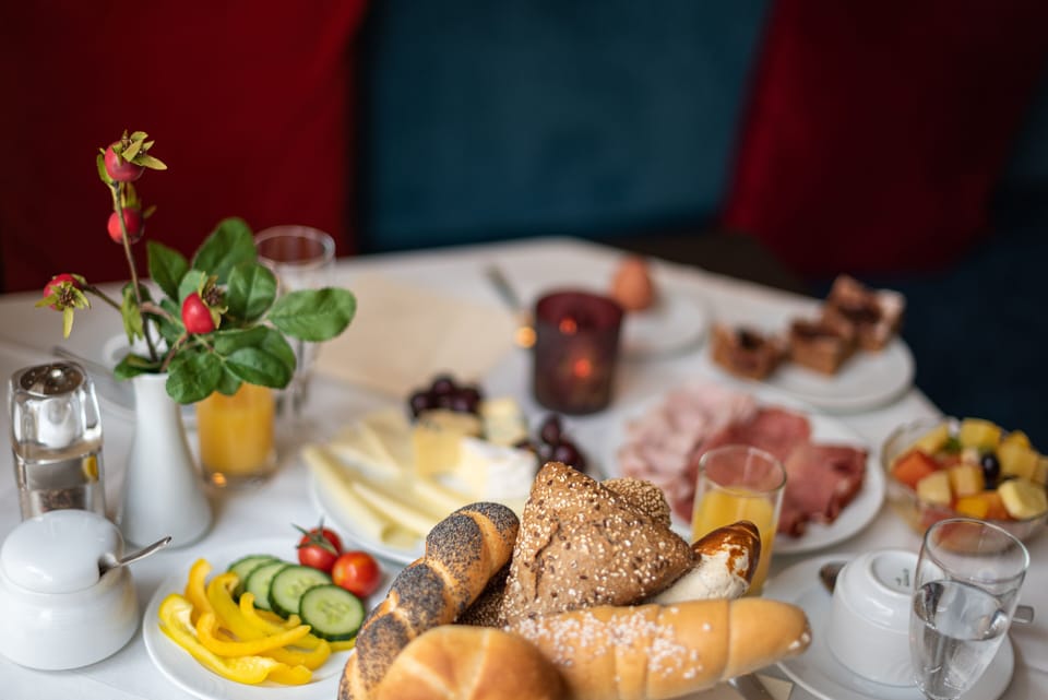 Daily buffet breakfast for a fee