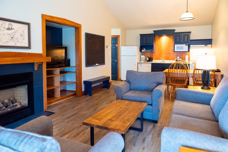 Cottage | Living area | TV